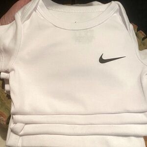 Nike Bodysuits for baby boy or girl - Size 6 moths - A set of four!  All white.